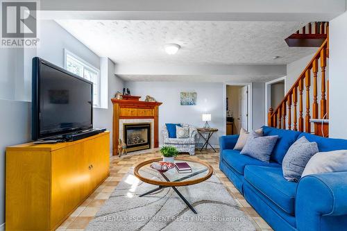 817 Woodside Court, Fort Erie, ON - Indoor Photo Showing Living Room With Fireplace