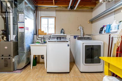 817 Woodside Court, Fort Erie, ON - Indoor Photo Showing Laundry Room