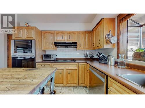 6940 Mountainview Drive Drive, Oliver, BC - Indoor Photo Showing Kitchen