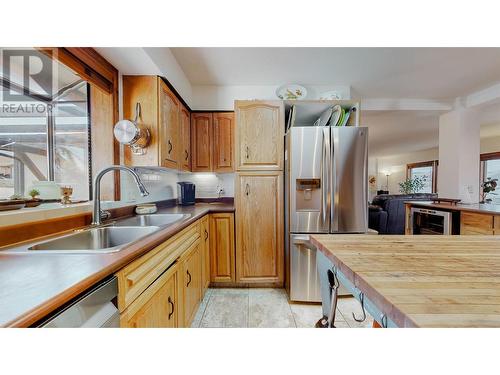 6940 Mountainview Drive Drive, Oliver, BC - Indoor Photo Showing Kitchen With Double Sink