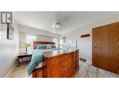 6940 Mountainview Drive Drive, Oliver, BC - Indoor Photo Showing Bedroom