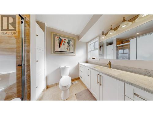 6940 Mountainview Drive Drive, Oliver, BC - Indoor Photo Showing Bathroom