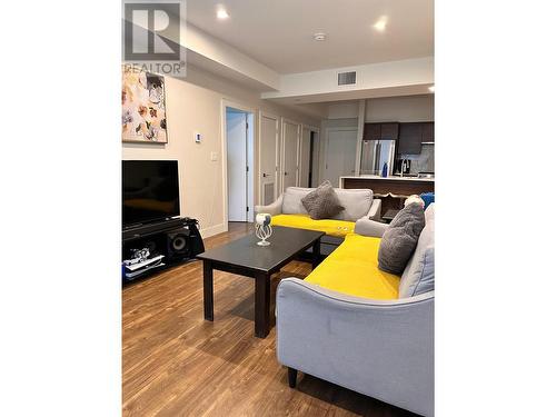 1925 Enterprise Way Unit# 305, Kelowna, BC - Indoor Photo Showing Living Room