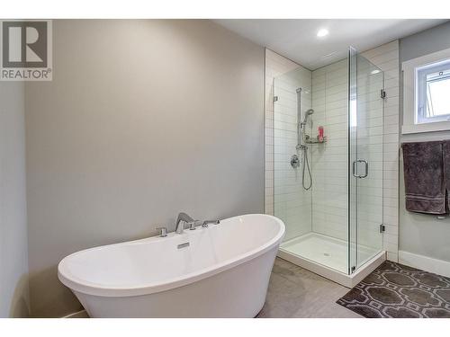 1480 Inkar Road, Kelowna, BC - Indoor Photo Showing Bathroom