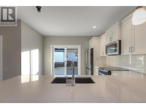 1480 Inkar Road, Kelowna, BC - Indoor Photo Showing Kitchen