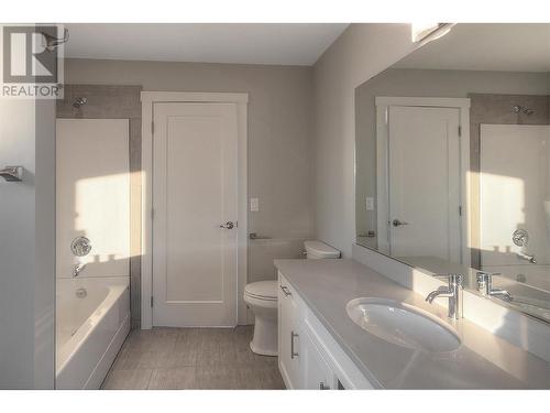 1480 Inkar Road, Kelowna, BC - Indoor Photo Showing Bathroom