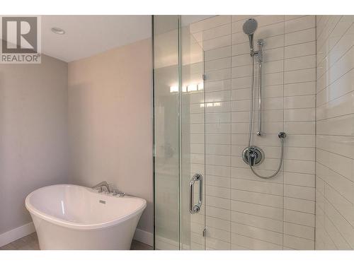 1480 Inkar Road, Kelowna, BC - Indoor Photo Showing Bathroom