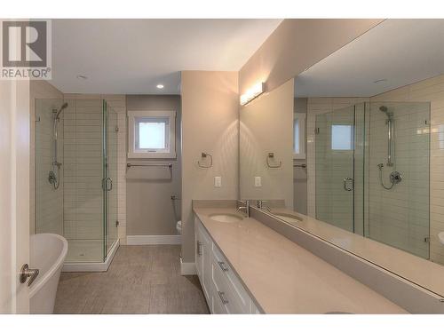 1480 Inkar Road, Kelowna, BC - Indoor Photo Showing Bathroom