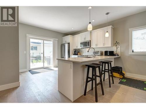 1480 Inkar Road, Kelowna, BC - Indoor Photo Showing Kitchen