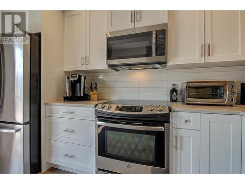 1480 Inkar Road, Kelowna, BC - Indoor Photo Showing Kitchen With Stainless Steel Kitchen