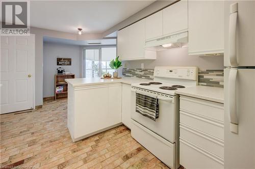 265 Westcourt Place Unit# 802, Waterloo, ON - Indoor Photo Showing Kitchen