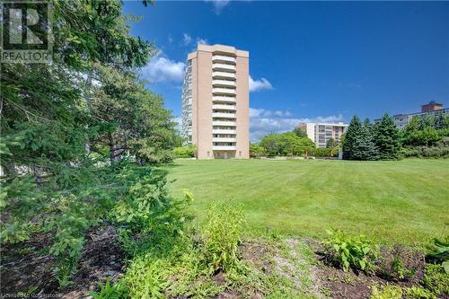 gardens and grass on the property - 265 Westcourt Place Unit# 802, Waterloo, ON - Outdoor