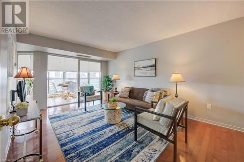 265 Westcourt Place Unit# 802, Waterloo, ON - Indoor Photo Showing Living Room