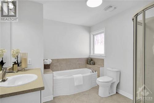 195 Switzer Avenue, Ottawa, ON - Indoor Photo Showing Bathroom