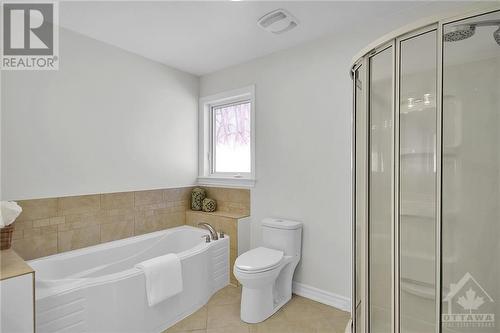 195 Switzer Avenue, Ottawa, ON - Indoor Photo Showing Bathroom