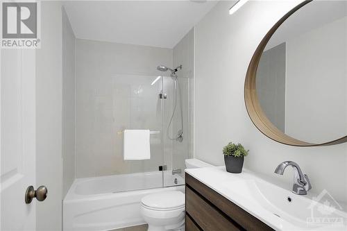 195 Switzer Avenue, Ottawa, ON - Indoor Photo Showing Bathroom