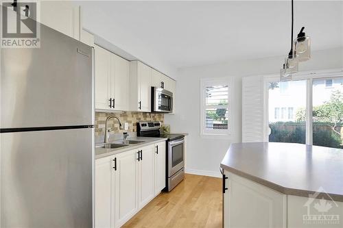 195 Switzer Avenue, Ottawa, ON - Indoor Photo Showing Kitchen With Double Sink