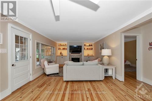 101 Arthur Road, Tay Valley, ON - Indoor Photo Showing Living Room