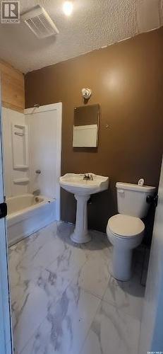 511 Main Street, Oxbow, SK - Indoor Photo Showing Bathroom