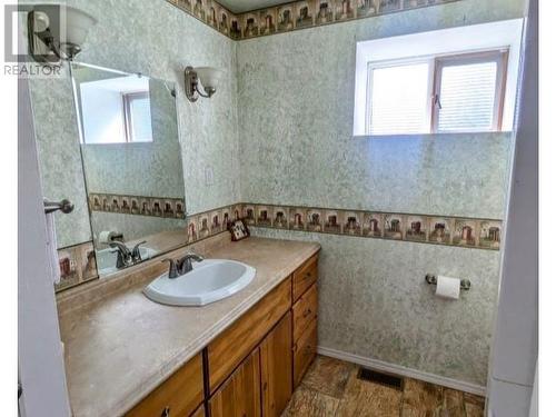 5255 Pitney Road, Valemount, BC - Indoor Photo Showing Bathroom