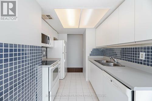 408 - 350 Webb Drive, Mississauga (City Centre), ON - Indoor Photo Showing Kitchen With Double Sink