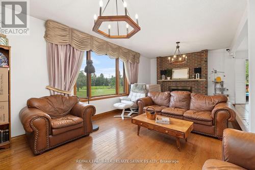 9 Manswood Crescent, Brampton, ON - Indoor Photo Showing Living Room