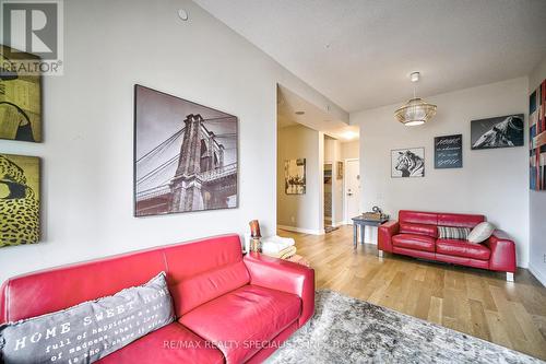 621 - 4011 Brickstone Mews, Mississauga (City Centre), ON - Indoor Photo Showing Living Room