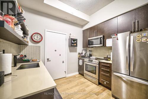 621 - 4011 Brickstone Mews, Mississauga (City Centre), ON - Indoor Photo Showing Kitchen