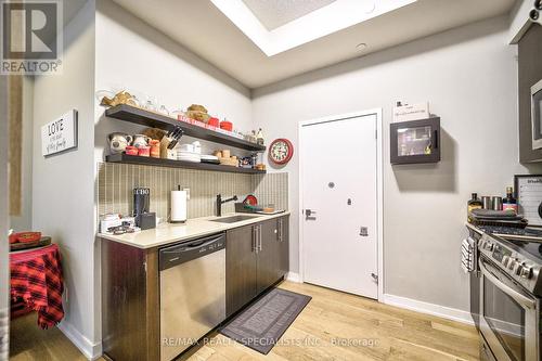 621 - 4011 Brickstone Mews, Mississauga (City Centre), ON - Indoor Photo Showing Kitchen