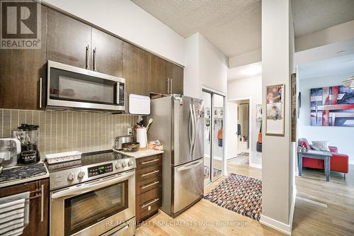 621 - 4011 Brickstone Mews, Mississauga (City Centre), ON - Indoor Photo Showing Kitchen