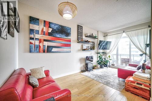 621 - 4011 Brickstone Mews, Mississauga (City Centre), ON - Indoor Photo Showing Living Room