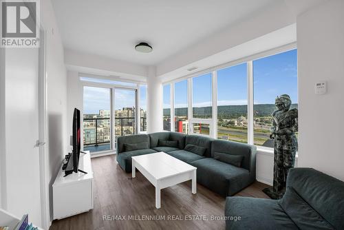 1011 - 385 Winston Rd Road, Grimsby, ON - Indoor Photo Showing Living Room