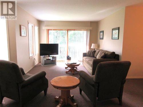 415 Commonwealth Road Unit# 1022, Kelowna, BC - Indoor Photo Showing Living Room