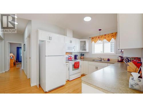 9400 115Th Street Unit# 48, Osoyoos, BC - Indoor Photo Showing Kitchen With Double Sink