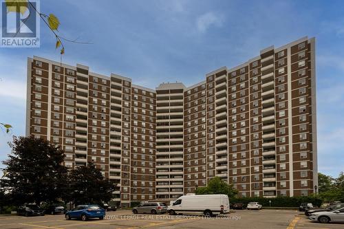 908 - 20 Edgecliff Golfway, Toronto (Flemingdon Park), ON - Outdoor With Facade