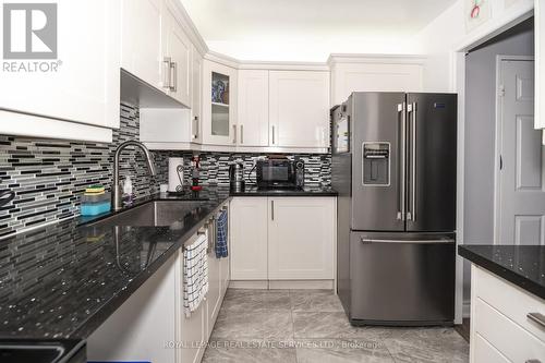 908 - 20 Edgecliff Golfway, Toronto, ON - Indoor Photo Showing Kitchen