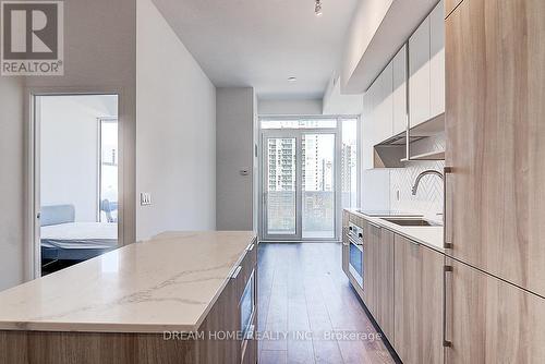 806 - 15 Holmes Avenue, Toronto (Willowdale East), ON - Indoor Photo Showing Kitchen With Upgraded Kitchen