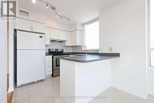 3605 - 23 Hollywood Avenue, Toronto, ON - Indoor Photo Showing Kitchen