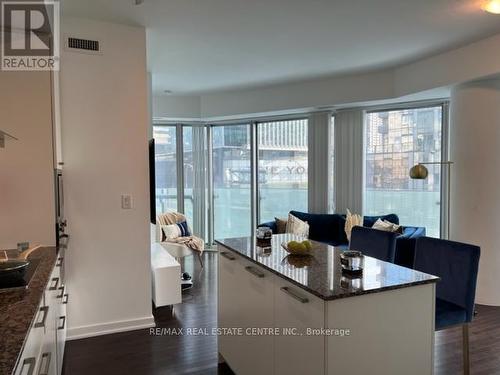 302 - 12 York Street, Toronto (Waterfront Communities), ON - Indoor