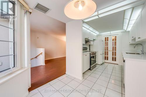 807 - 188 Bonis Avenue, Toronto (Tam O'Shanter-Sullivan), ON - Indoor Photo Showing Kitchen