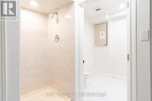 124 Bathgate Drive, Toronto, ON - Indoor Photo Showing Bathroom