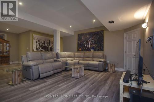 70 Kilkenny Trail S, Bradford West Gwillimbury, ON - Indoor Photo Showing Living Room