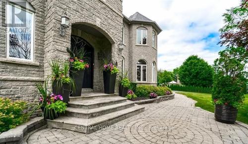 70 Kilkenny Trail S, Bradford West Gwillimbury, ON - Outdoor With Facade