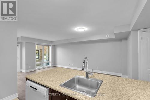 505 - 30 Dunsheath Way, Markham, ON - Indoor Photo Showing Kitchen