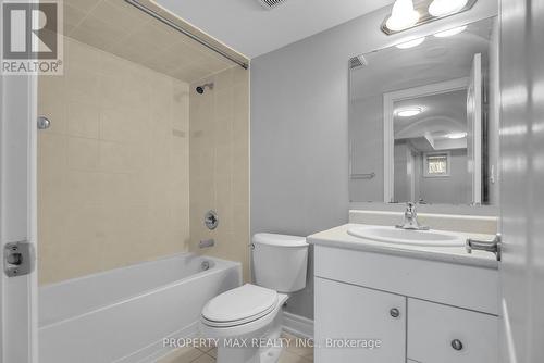 505 - 30 Dunsheath Way, Markham, ON - Indoor Photo Showing Bathroom