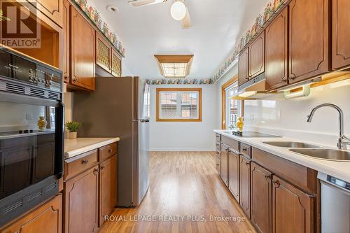 3690 Bluestream Crescent, Mississauga (Applewood), ON - Indoor Photo Showing Kitchen With Double Sink