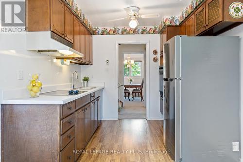 3690 Bluestream Crescent, Mississauga (Applewood), ON - Indoor Photo Showing Kitchen