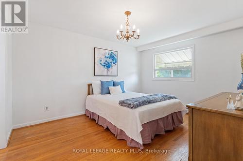 3690 Bluestream Crescent, Mississauga (Applewood), ON - Indoor Photo Showing Bedroom