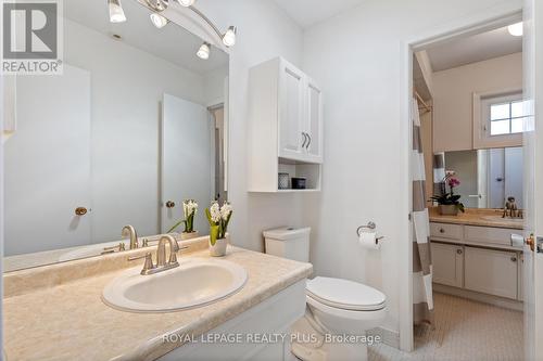 3690 Bluestream Crescent, Mississauga, ON - Indoor Photo Showing Bathroom