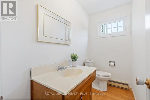 3690 Bluestream Crescent, Mississauga, ON - Indoor Photo Showing Bathroom